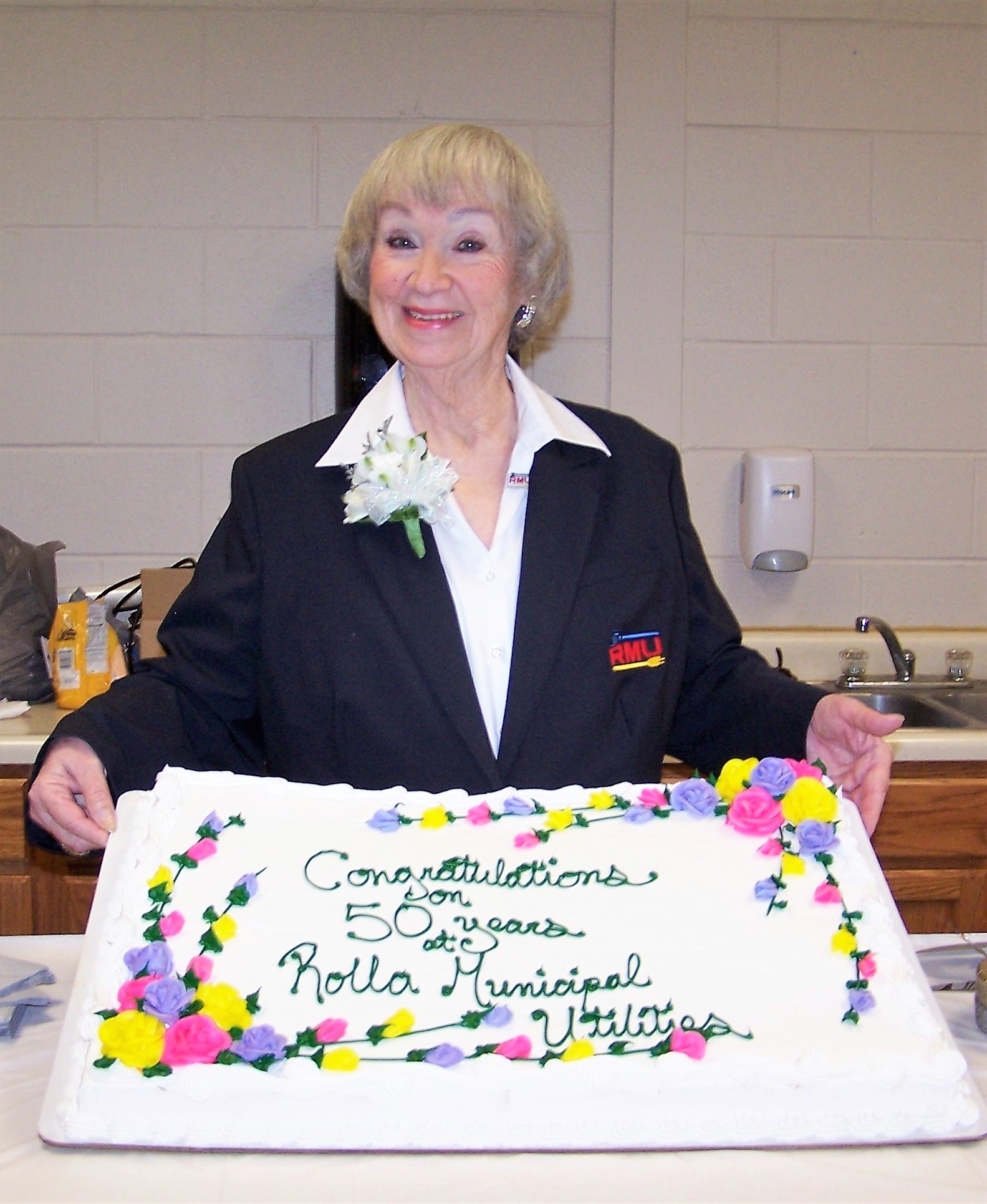 Rosalie Spencer with cake